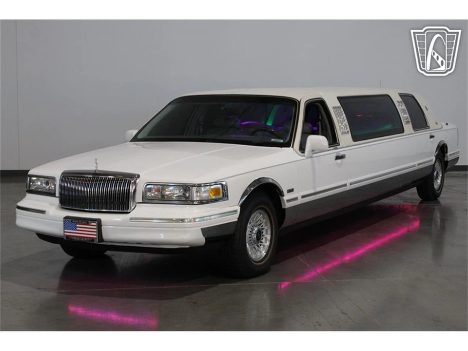 1996 Lincoln Town Car - Image 3 of 31