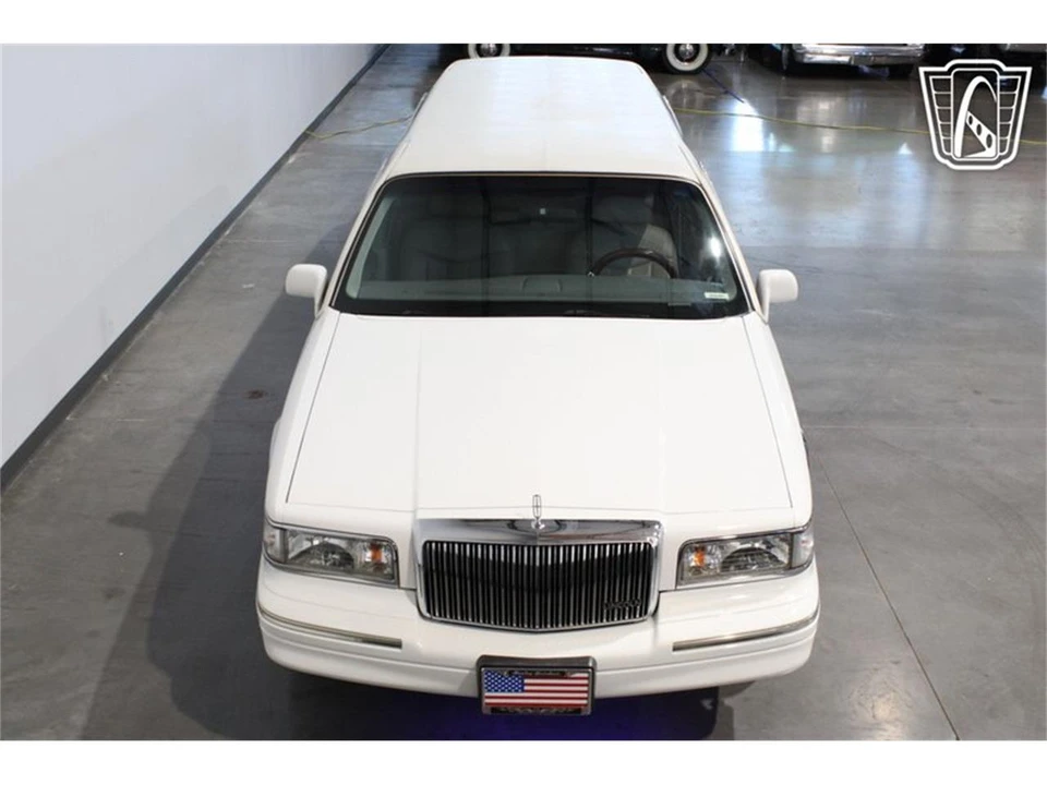1996 Lincoln Town Car - Image 23 of 31