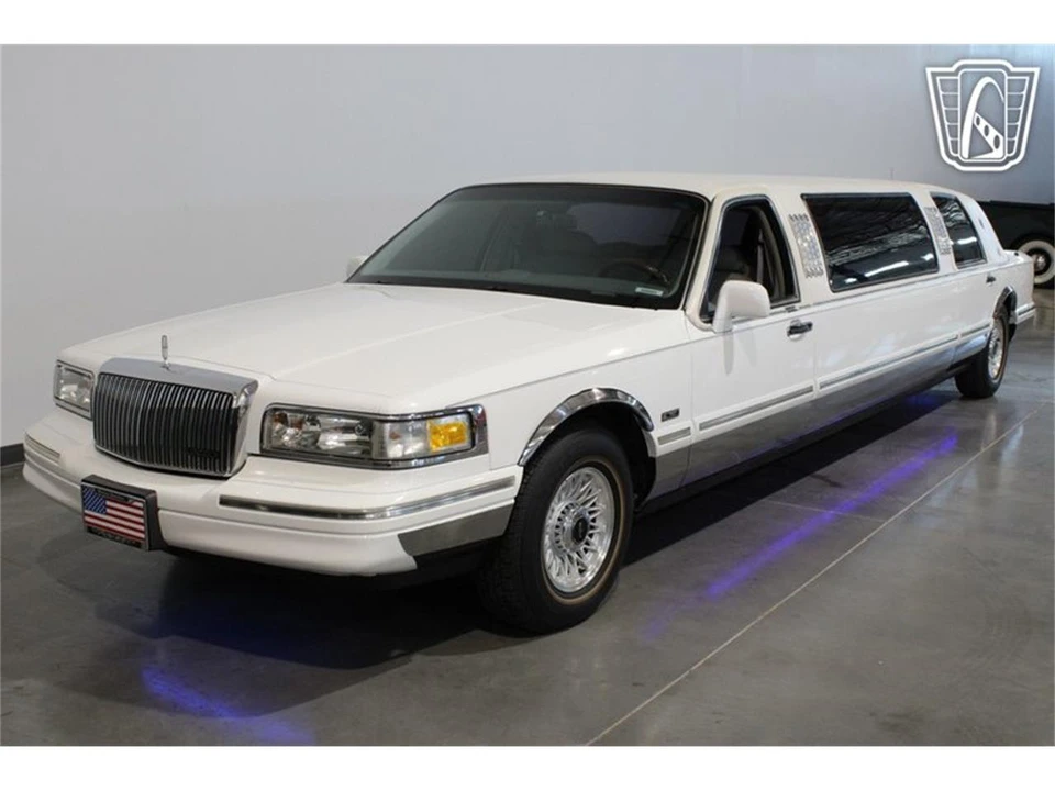 1996 Lincoln Town Car - Image 27 of 31