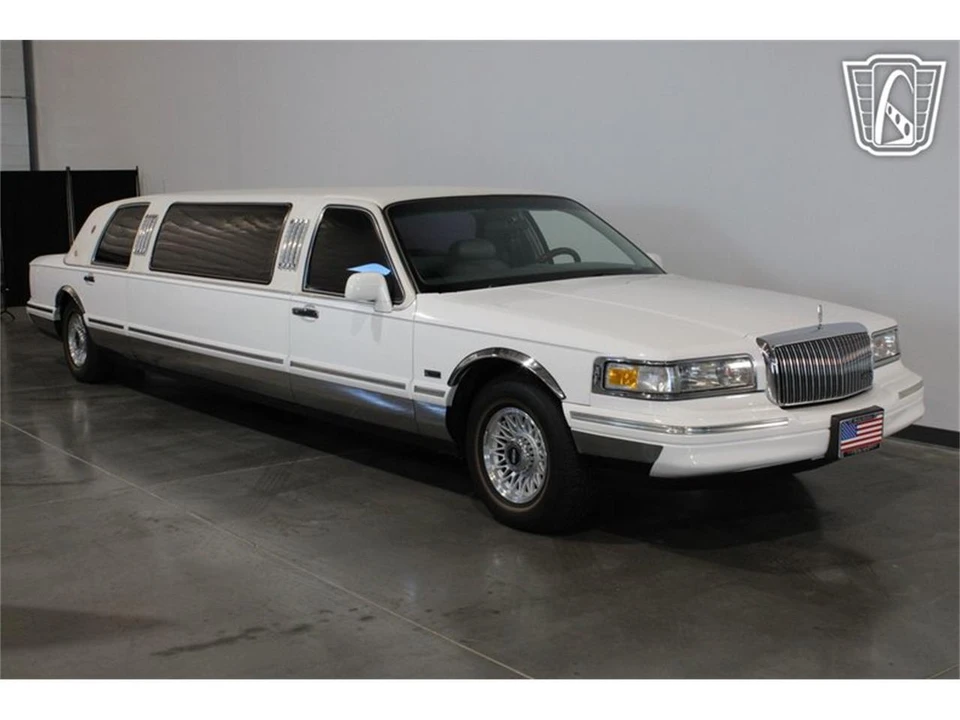 1996 Lincoln Town Car - Image 14 of 31
