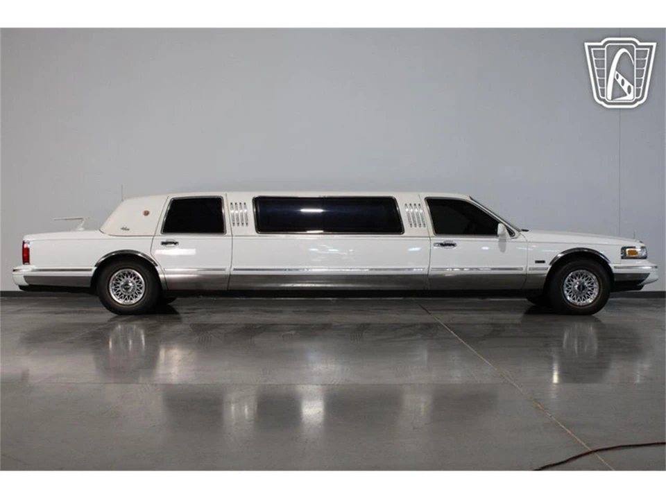 1996 Lincoln Town Car - Image 20 of 31