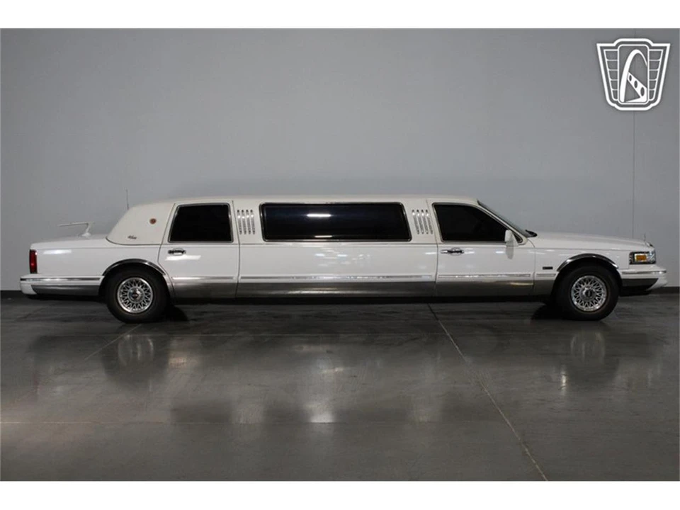 1996 Lincoln Town Car - Image 15 of 31