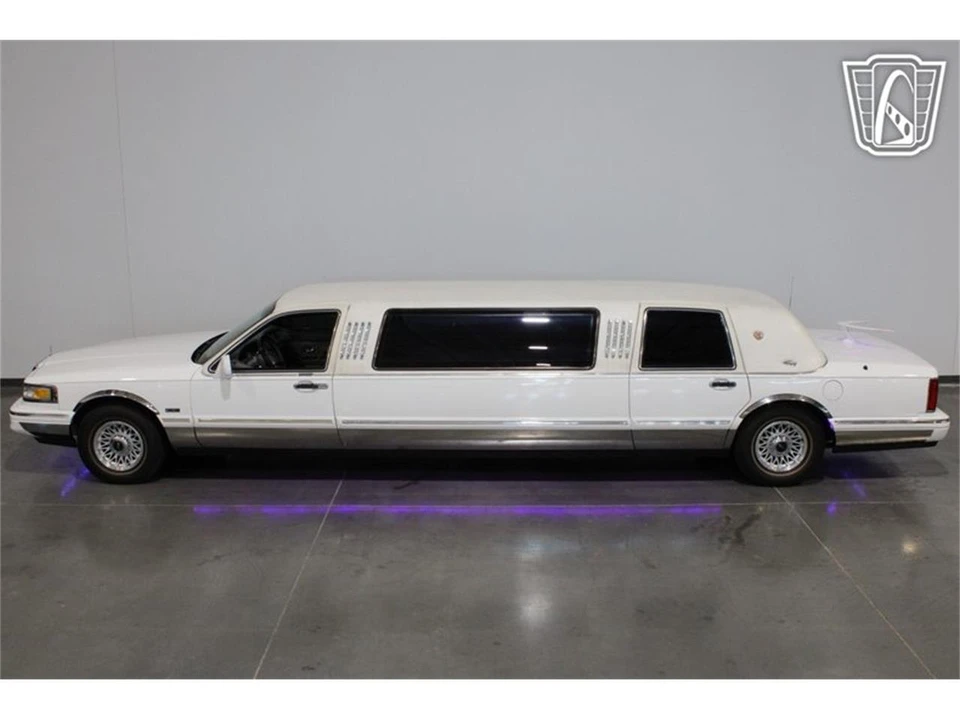 1996 Lincoln Town Car - Image 25 of 31