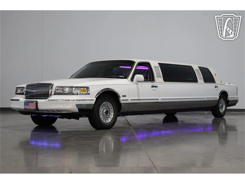 1996 Lincoln Town Car - Image 5 of 31
