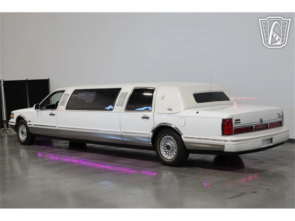 1996 Lincoln Town Car - Image 29 of 31