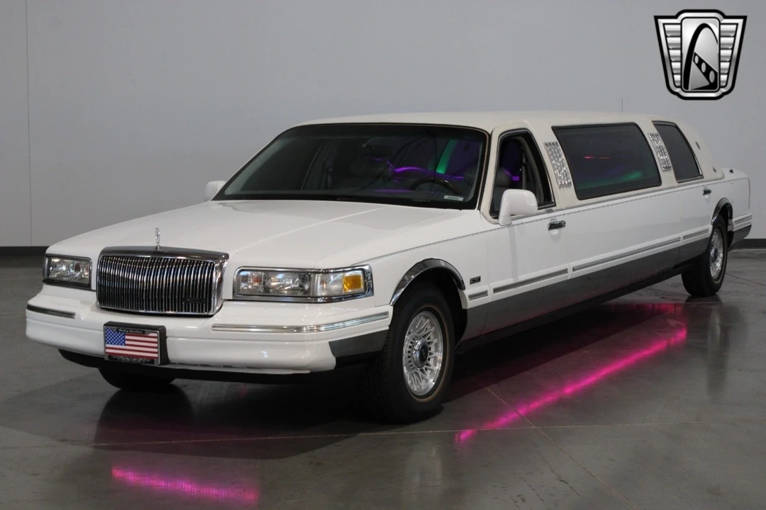 1996 Lincoln Town Car - Image 4 of 12