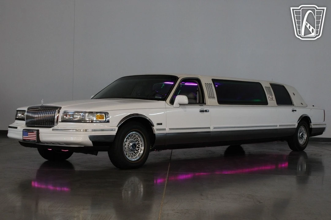 1996 Lincoln Town Car - Image 3 of 12