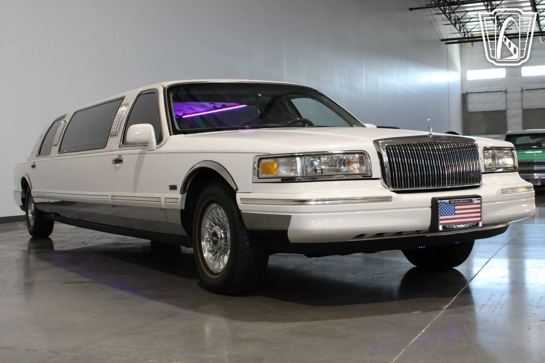 1996 Lincoln Town Car - Image 7 of 12