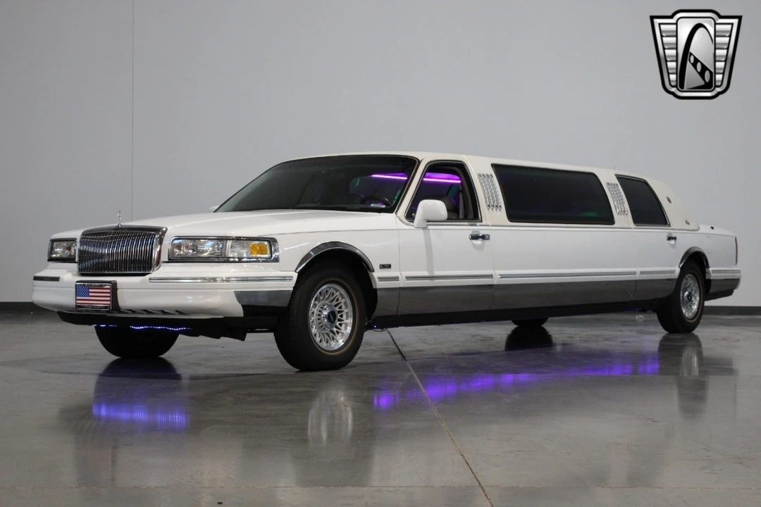 1996 Lincoln Town Car - Image 7 of 12