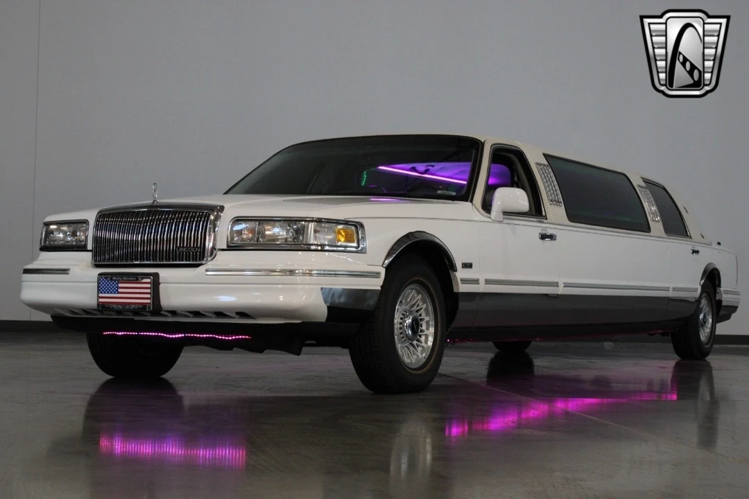 1996 Lincoln Town Car - Image 5 of 12