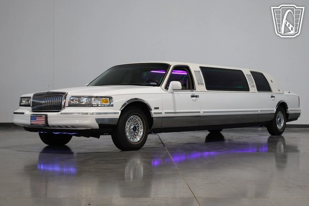1996 Lincoln Town Car - Image 6 of 12