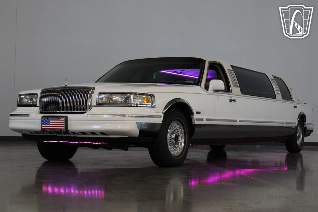 1996 Lincoln Town Car - Image 5 of 12