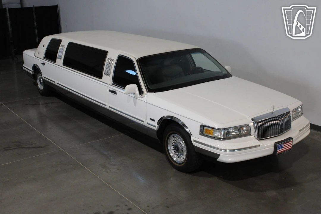 1996 Lincoln Town Car - Image 11 of 12