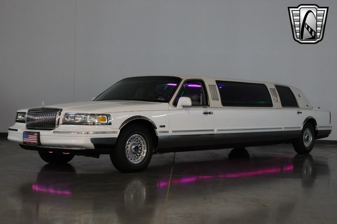 1996 Lincoln Town Car - Image 3 of 12