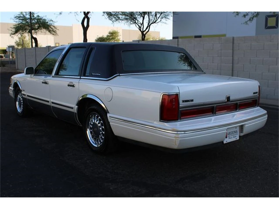 1996 Lincoln Town Car - Image 7 of 31