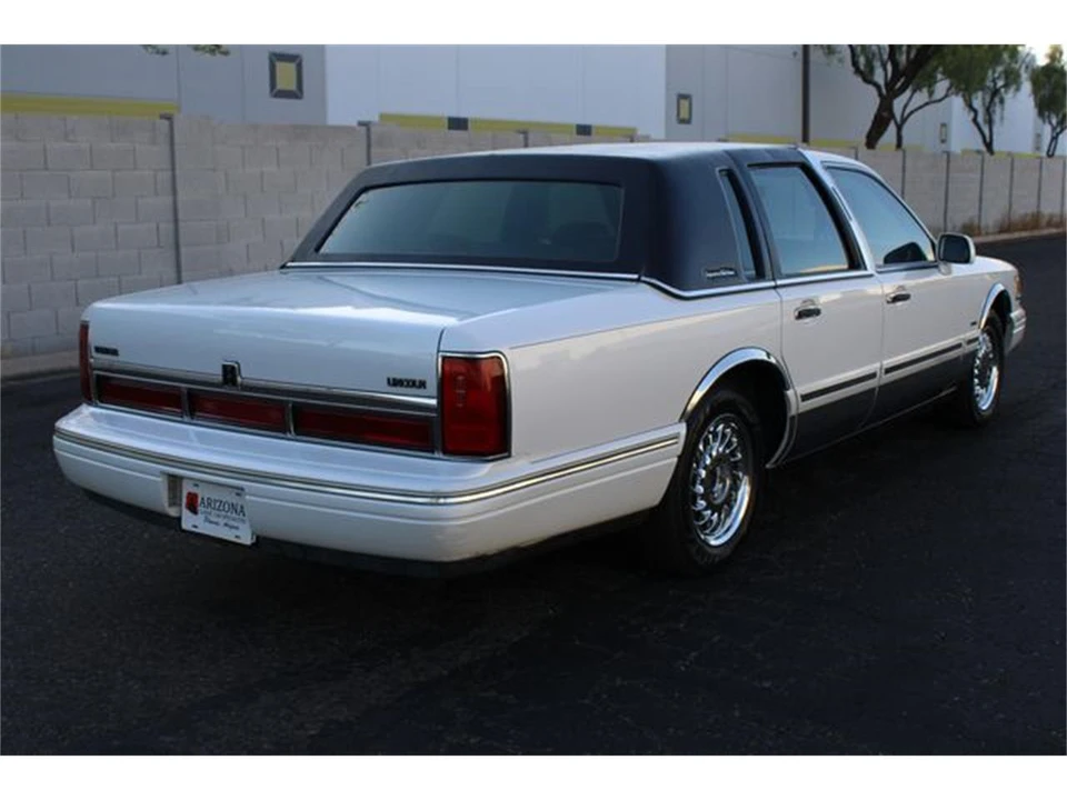 1996 Lincoln Town Car - Image 3 of 31