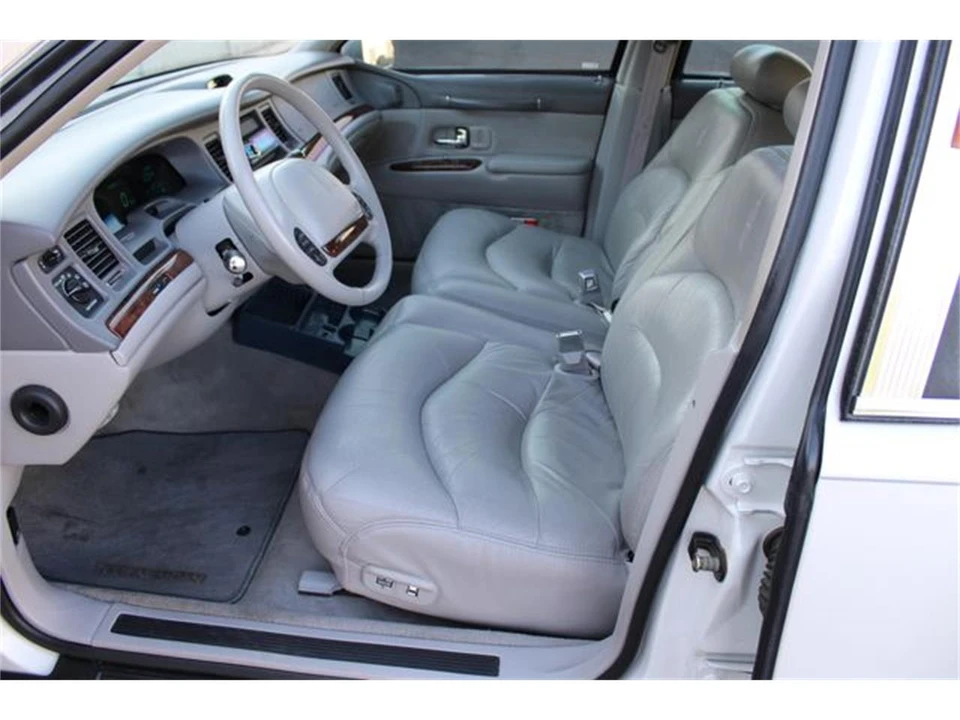 1996 Lincoln Town Car - Image 21 of 31