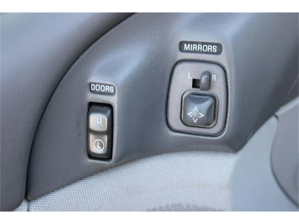 1996 Lincoln Town Car - Image 23 of 31