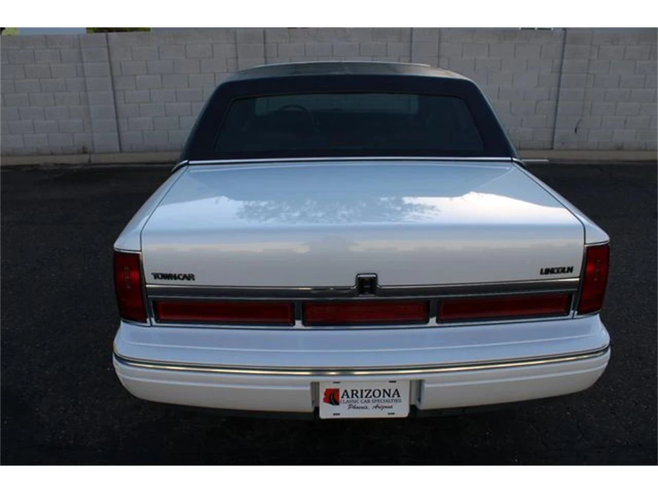 1996 Lincoln Town Car - Image 15 of 31