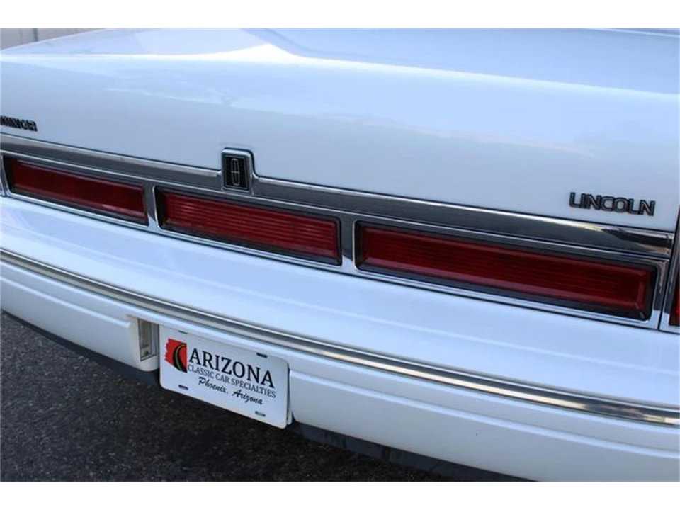 1996 Lincoln Town Car - Image 5 of 31