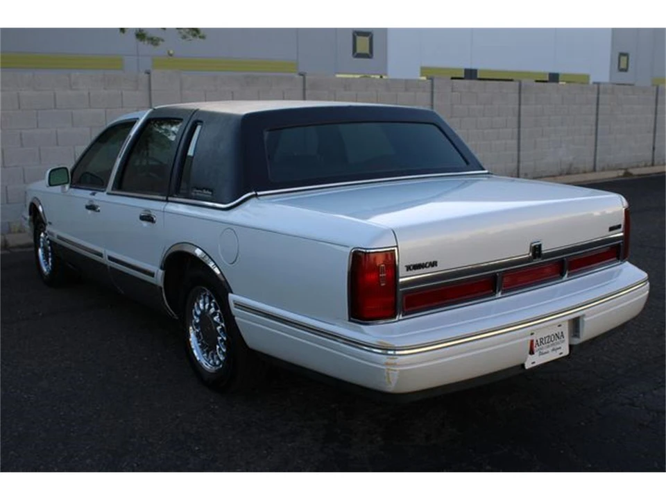 1996 Lincoln Town Car - Image 17 of 31
