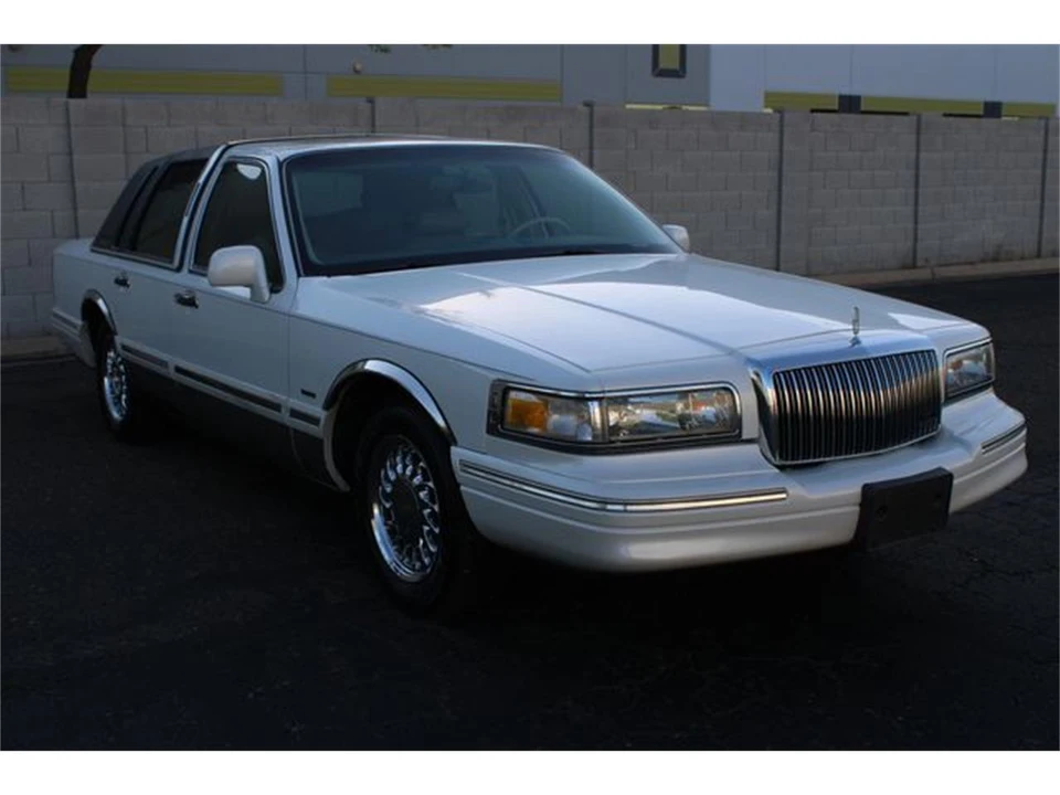 1996 Lincoln Town Car - Image 12 of 31