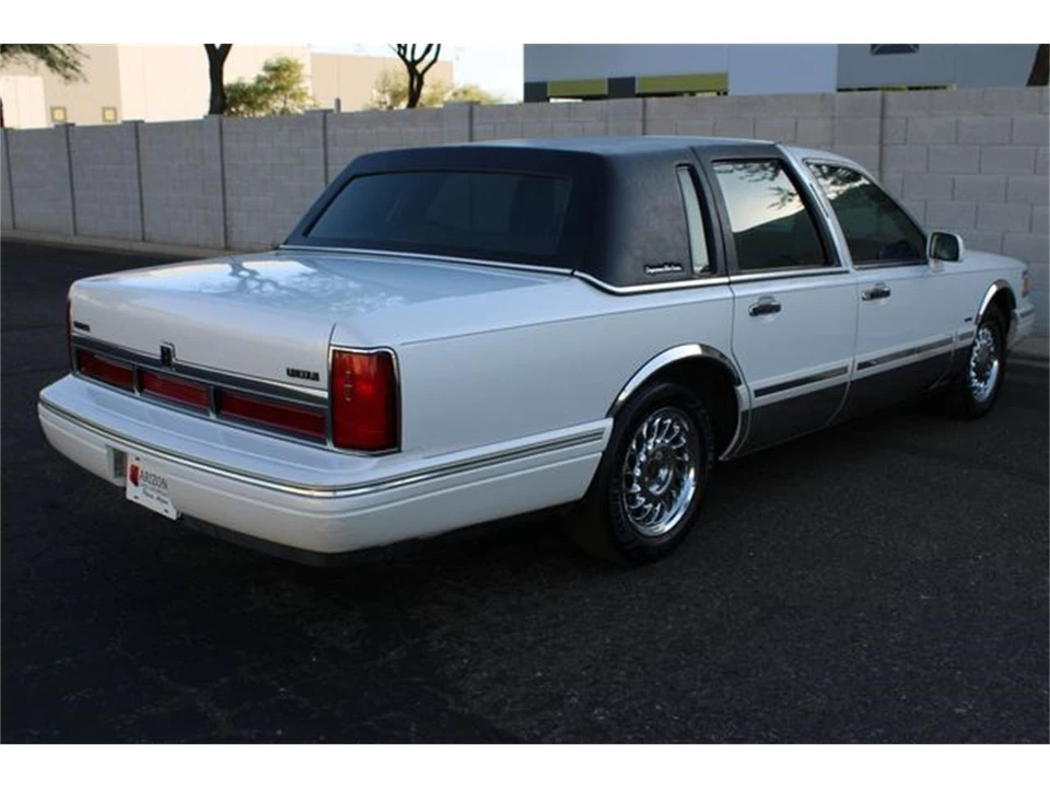 1996 Lincoln Town Car - Image 18 of 31