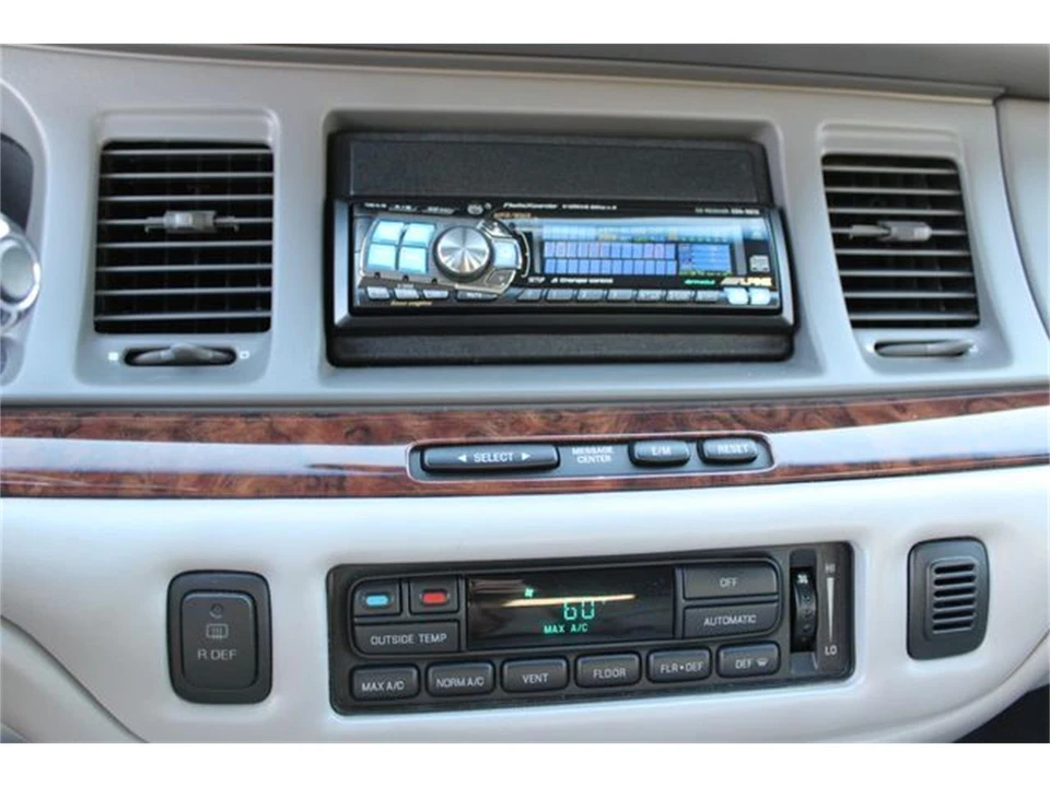 1996 Lincoln Town Car - Image 28 of 31