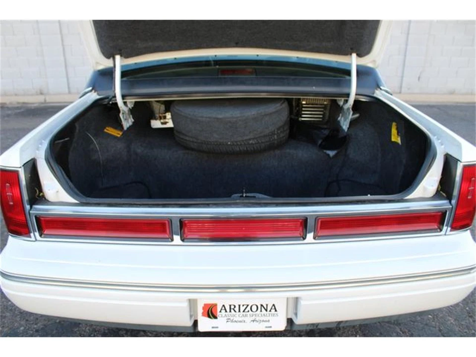 1996 Lincoln Town Car - Image 14 of 31