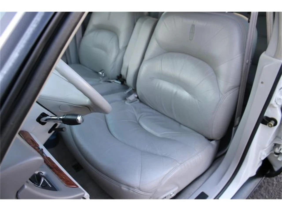 1996 Lincoln Town Car - Image 22 of 31