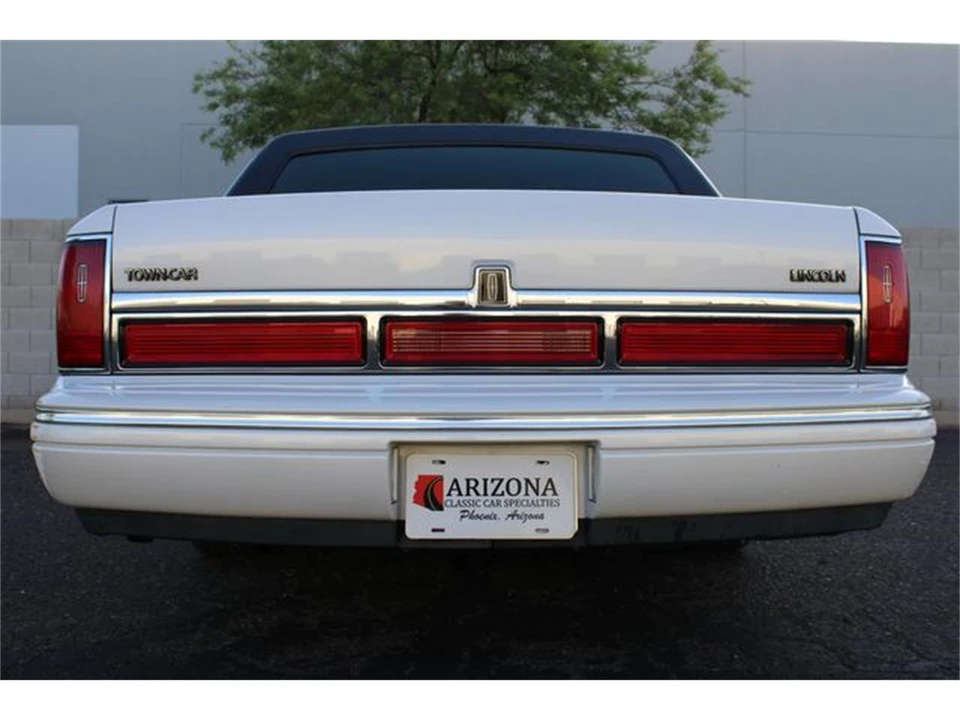 1996 Lincoln Town Car - Image 16 of 31