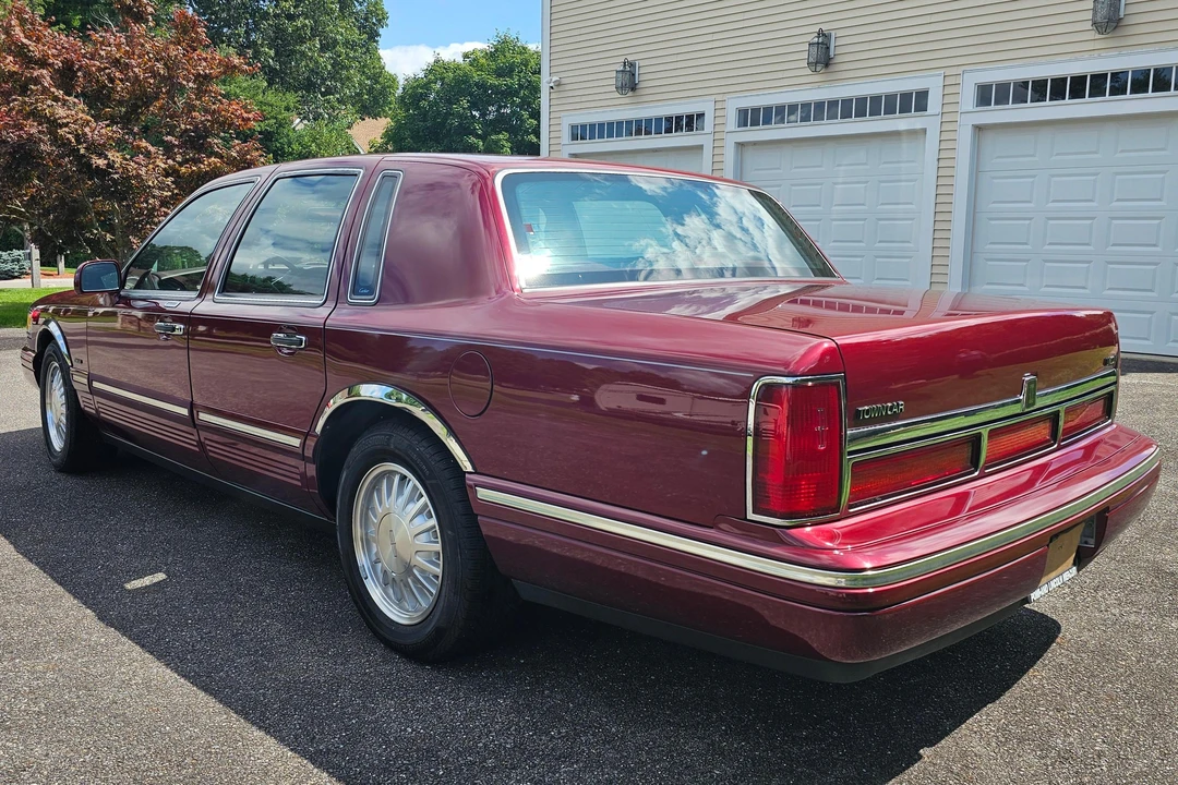 1996 Lincoln Town Car - Image 4 of 31