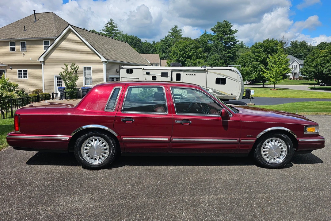 1996 Lincoln Town Car - Image 3 of 31