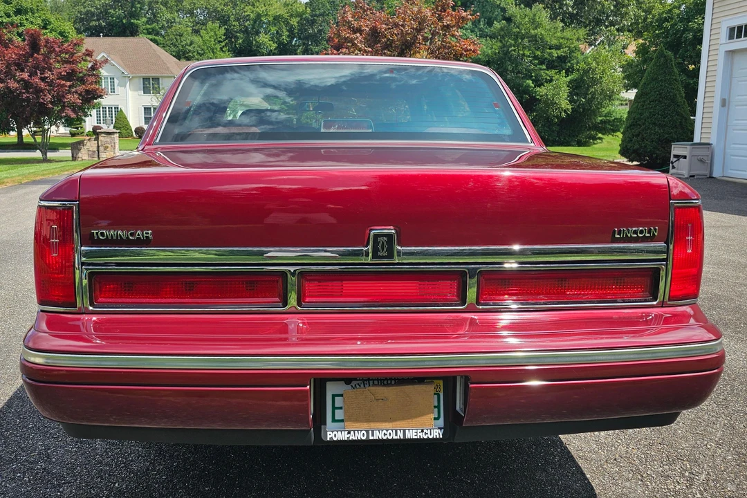 1996 Lincoln Town Car - Image 5 of 31