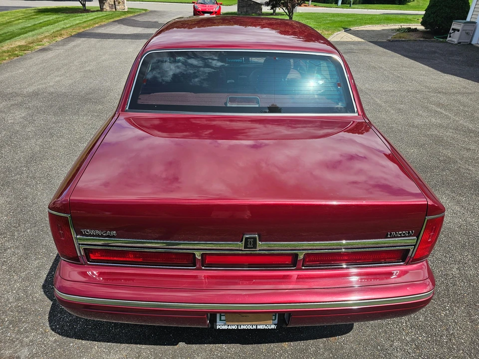 1996 Lincoln Town Car - Image 7 of 31