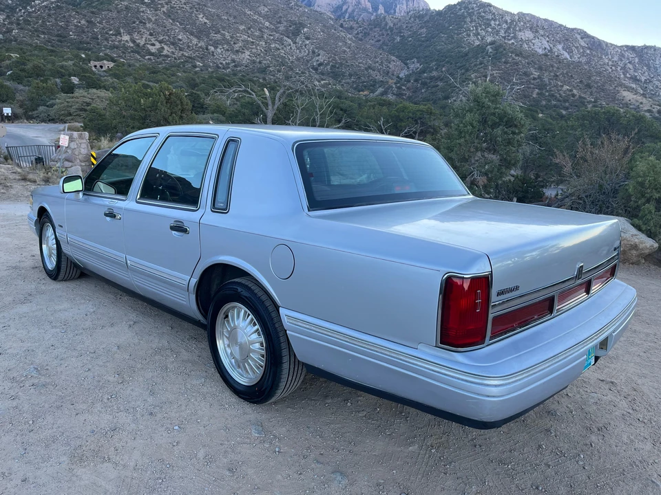 1996 Lincoln Town Car - Image 16 of 31