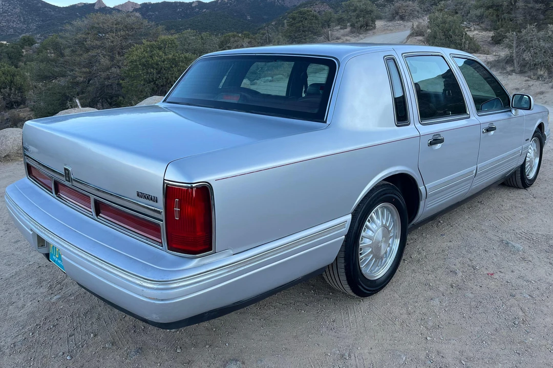 1996 Lincoln Town Car - Image 4 of 31