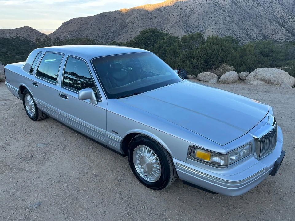 1996 Lincoln Town Car - Image 28 of 31