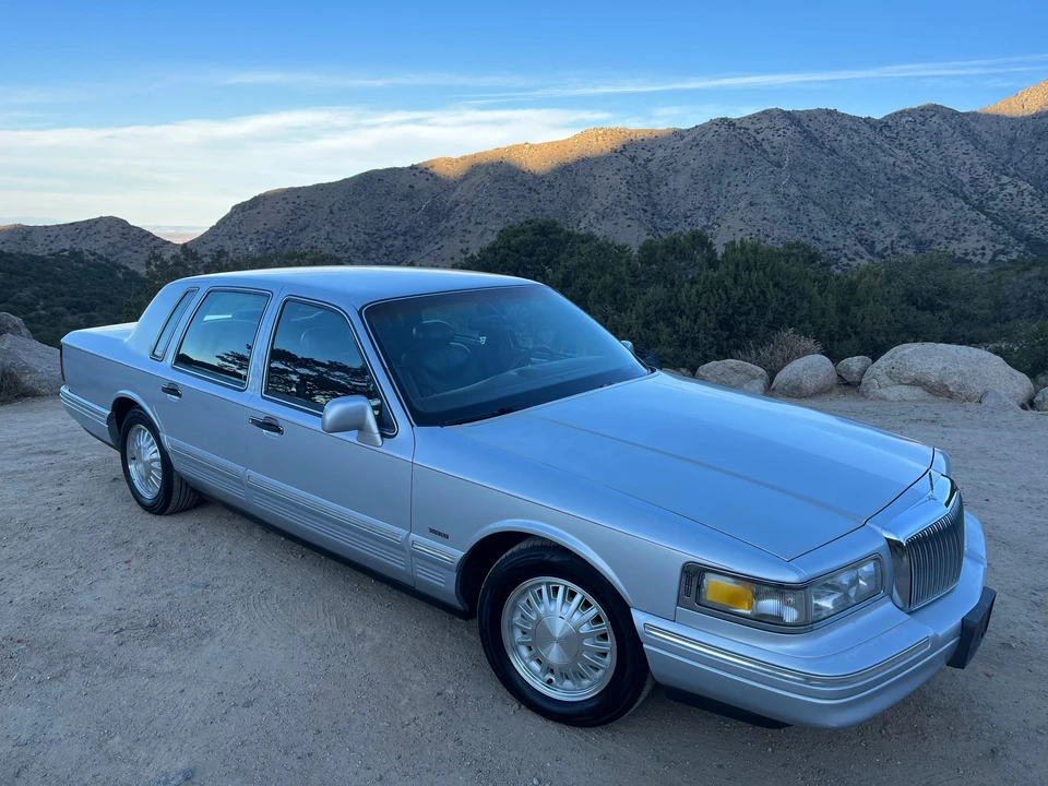 1996 Lincoln Town Car - Image 26 of 31