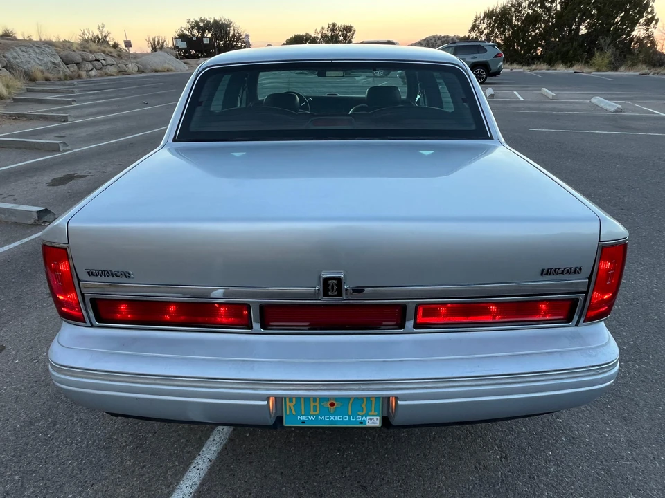 1996 Lincoln Town Car - Image 19 of 31