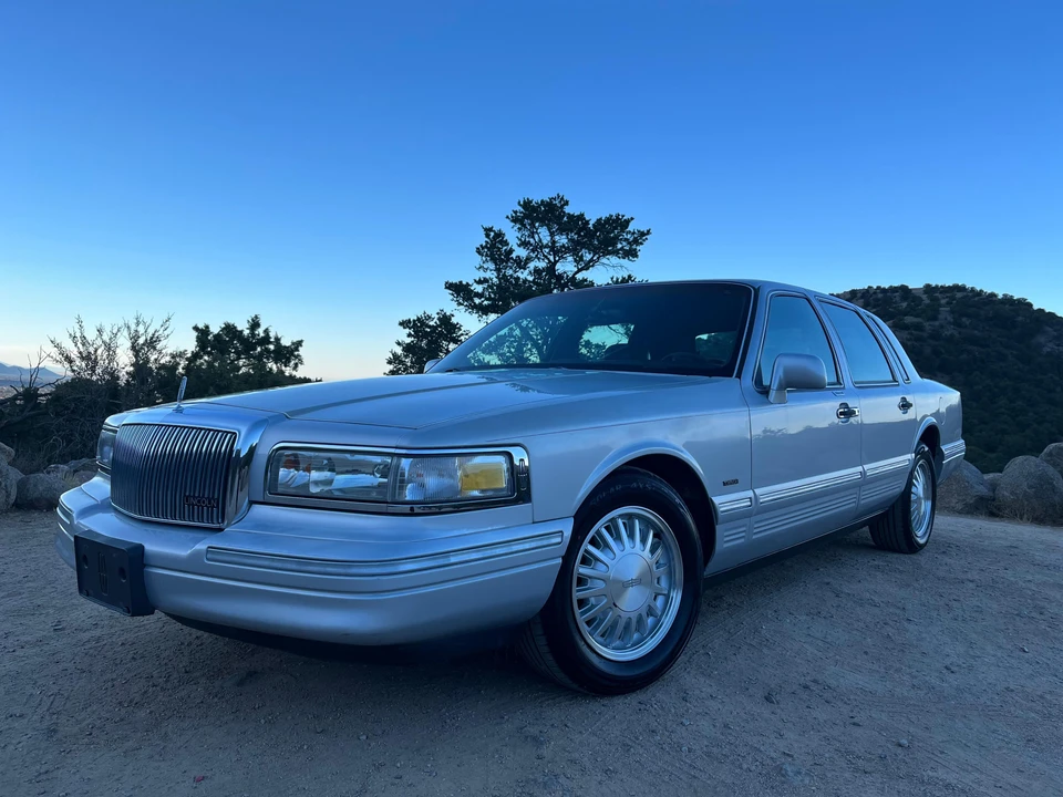 1996 Lincoln Town Car - Image 12 of 31