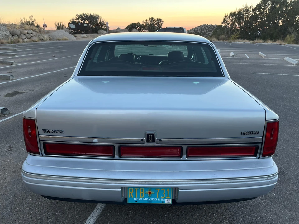 1996 Lincoln Town Car - Image 20 of 31