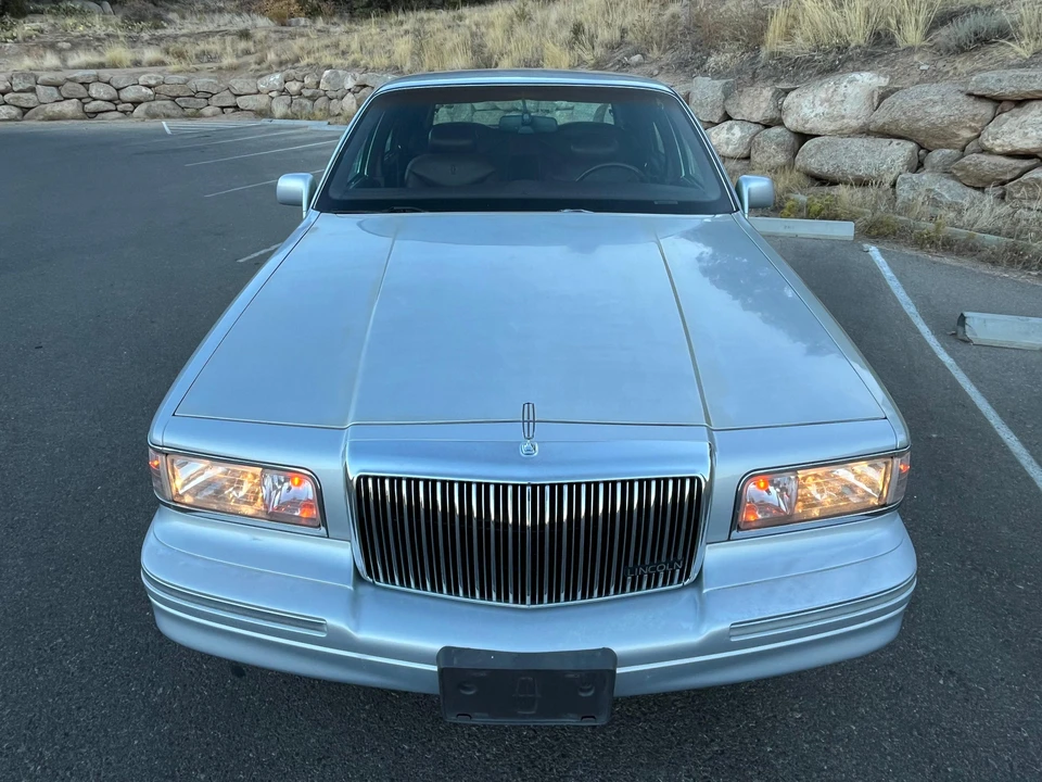 1996 Lincoln Town Car - Image 7 of 31