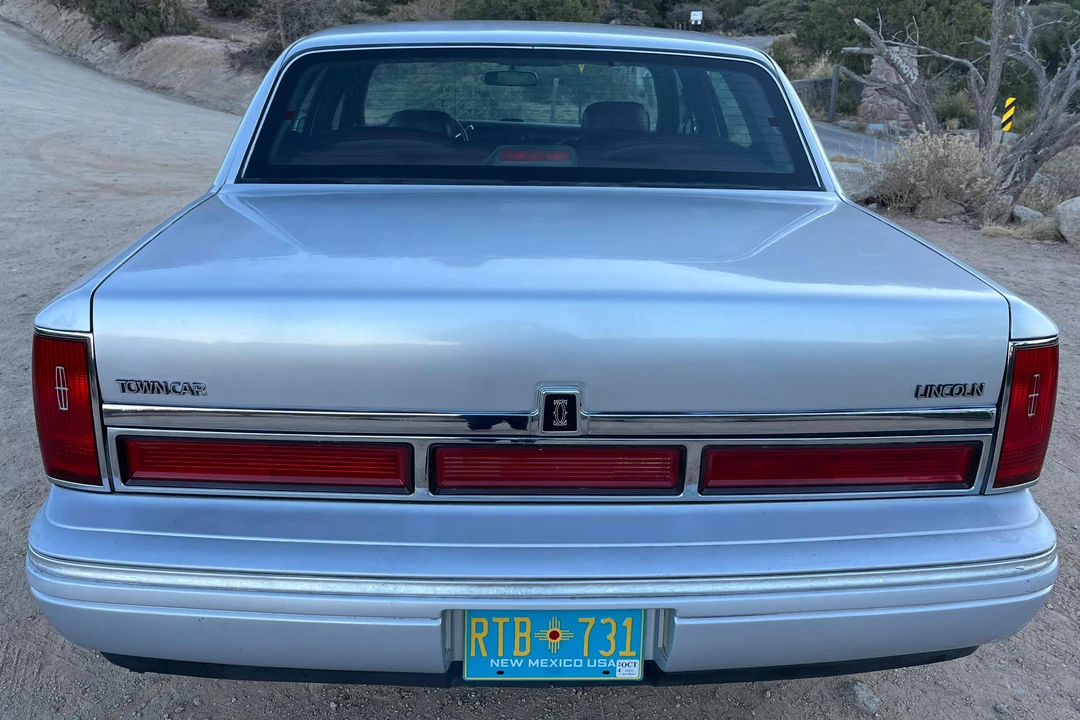 1996 Lincoln Town Car - Image 5 of 31