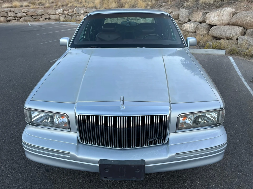 1996 Lincoln Town Car - Image 6 of 31