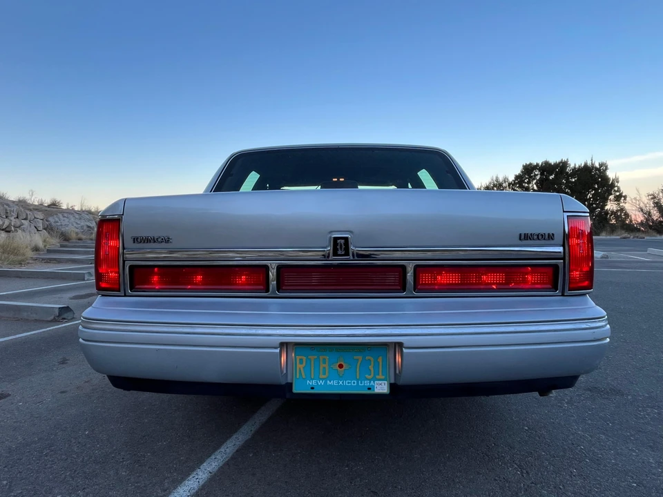 1996 Lincoln Town Car - Image 22 of 31