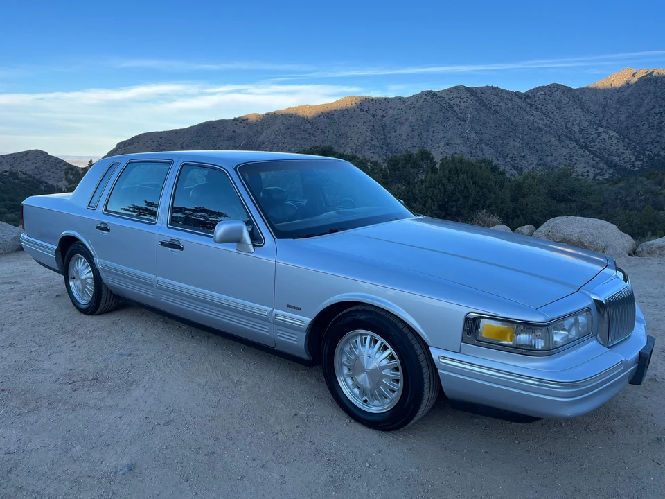 1996 Lincoln Town Car - Image 27 of 31