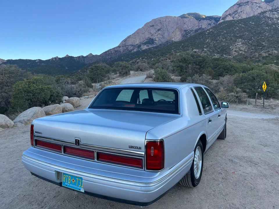 1996 Lincoln Town Car - Image 23 of 31
