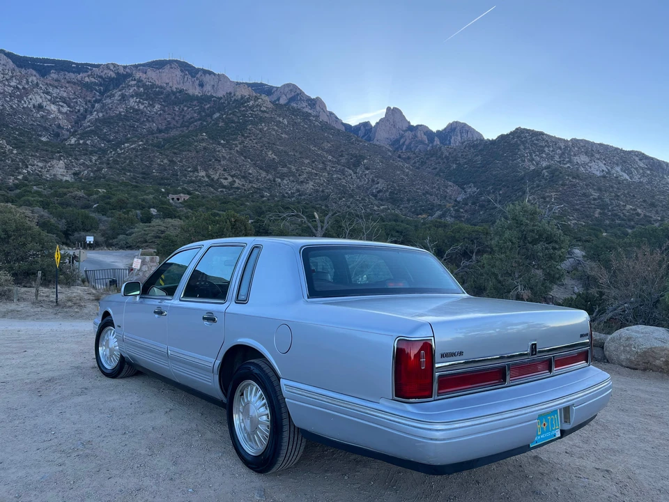 1996 Lincoln Town Car - Image 17 of 31