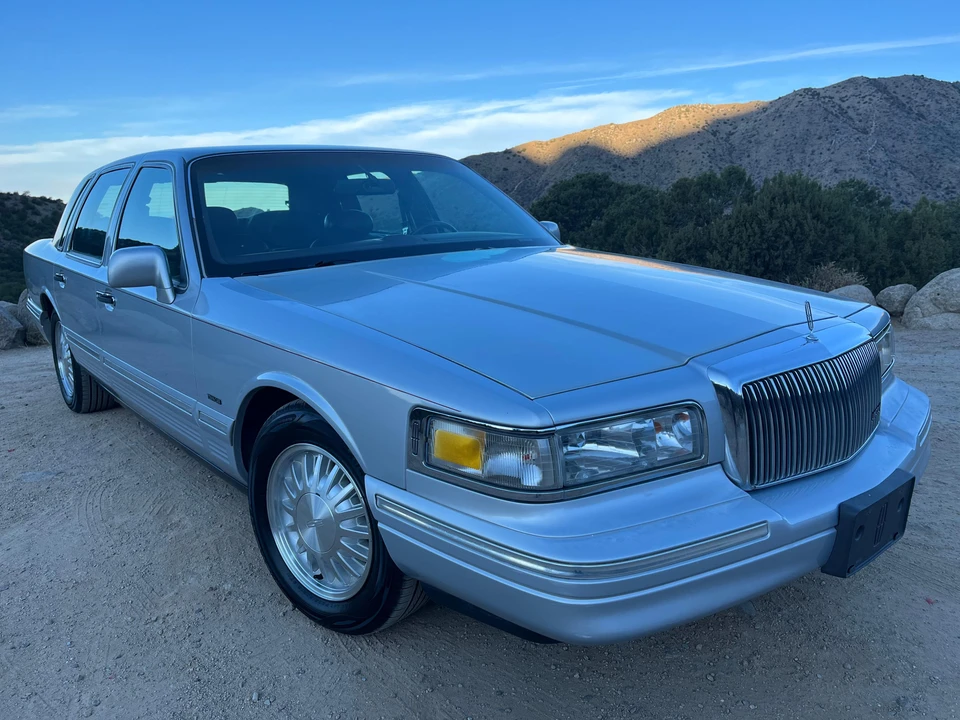1996 Lincoln Town Car - Image 29 of 31